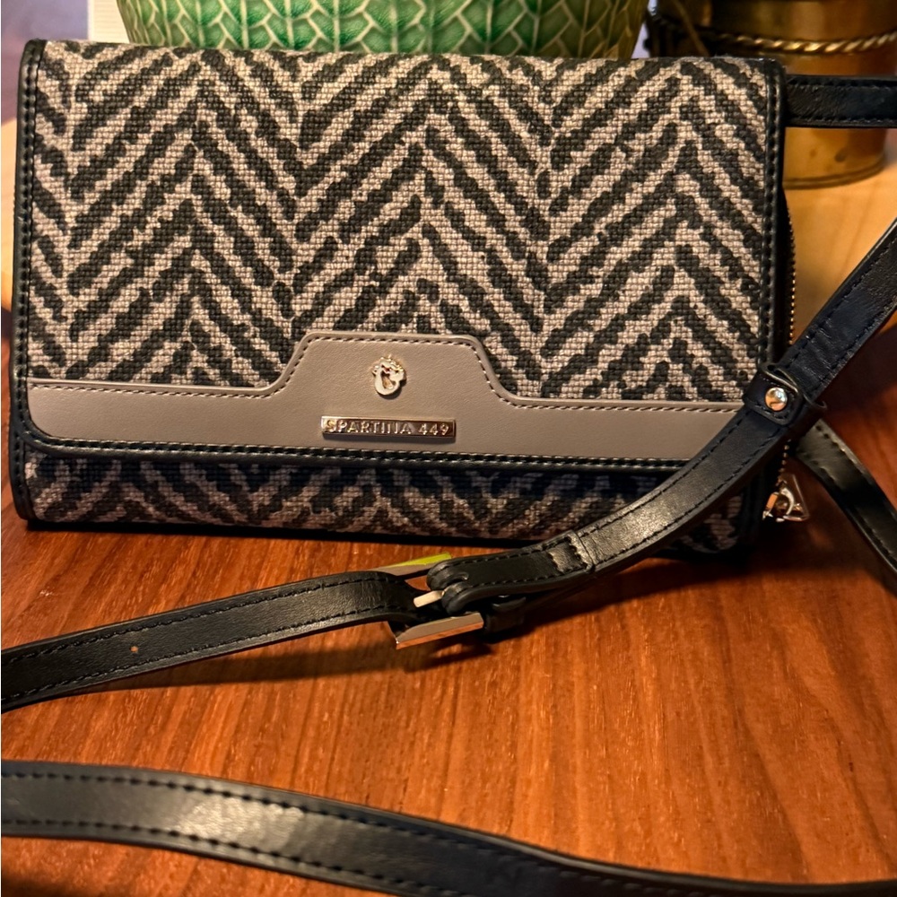 Spartina 449 Chevron Crossbody Clutch Bag in Black and Gray Linen & Leather
